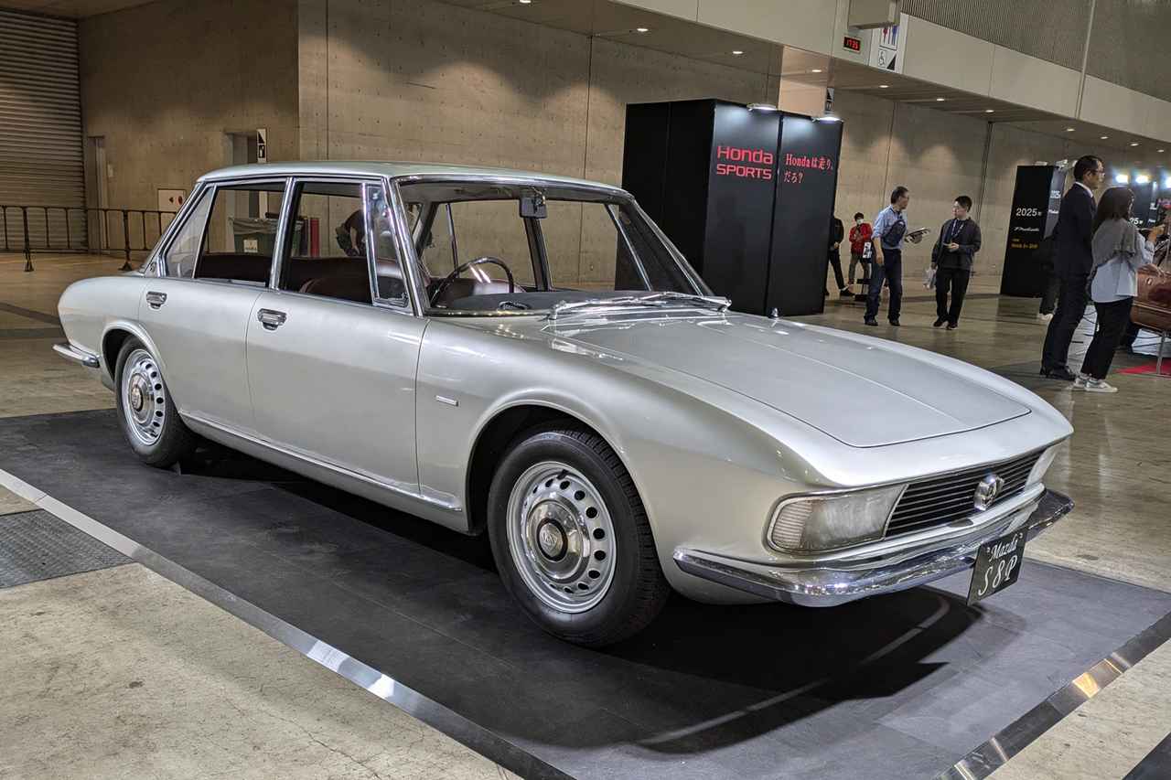 画像: ベルトーネ在籍時代に日本メーカーにデザインを提供した第1作目のマツダ ルーチェ（1963年）。マツダのデザインが今日追求するエレガンスの原点にあるという。