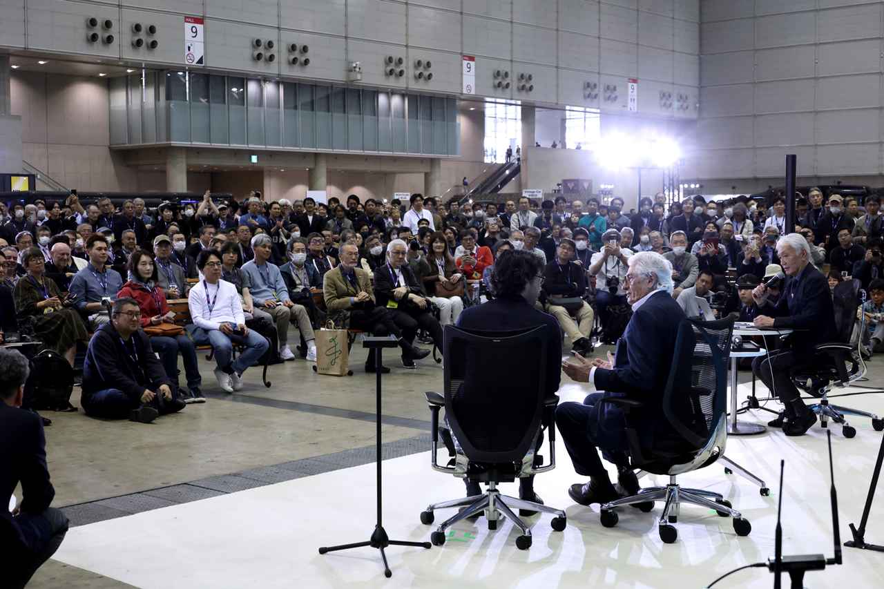 画像3: トークショーは連日大盛況で、マエストロも感無量の様子だった。 写真：荒川正幸