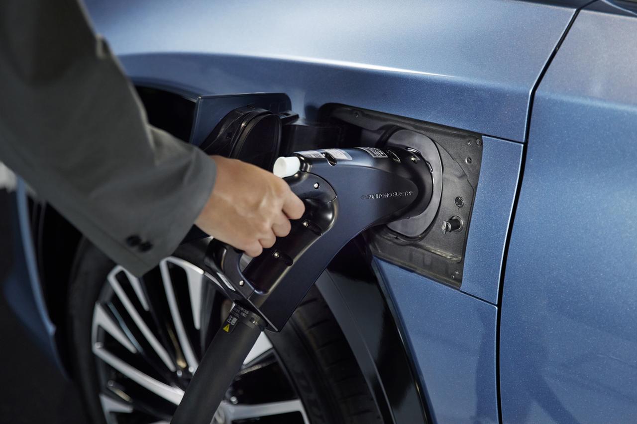 画像: EVは数年後、ガソリン車なみの価格に？ バッテリー価格の下落で加速する電動モビリティの近未来 - スマートモビリティJP