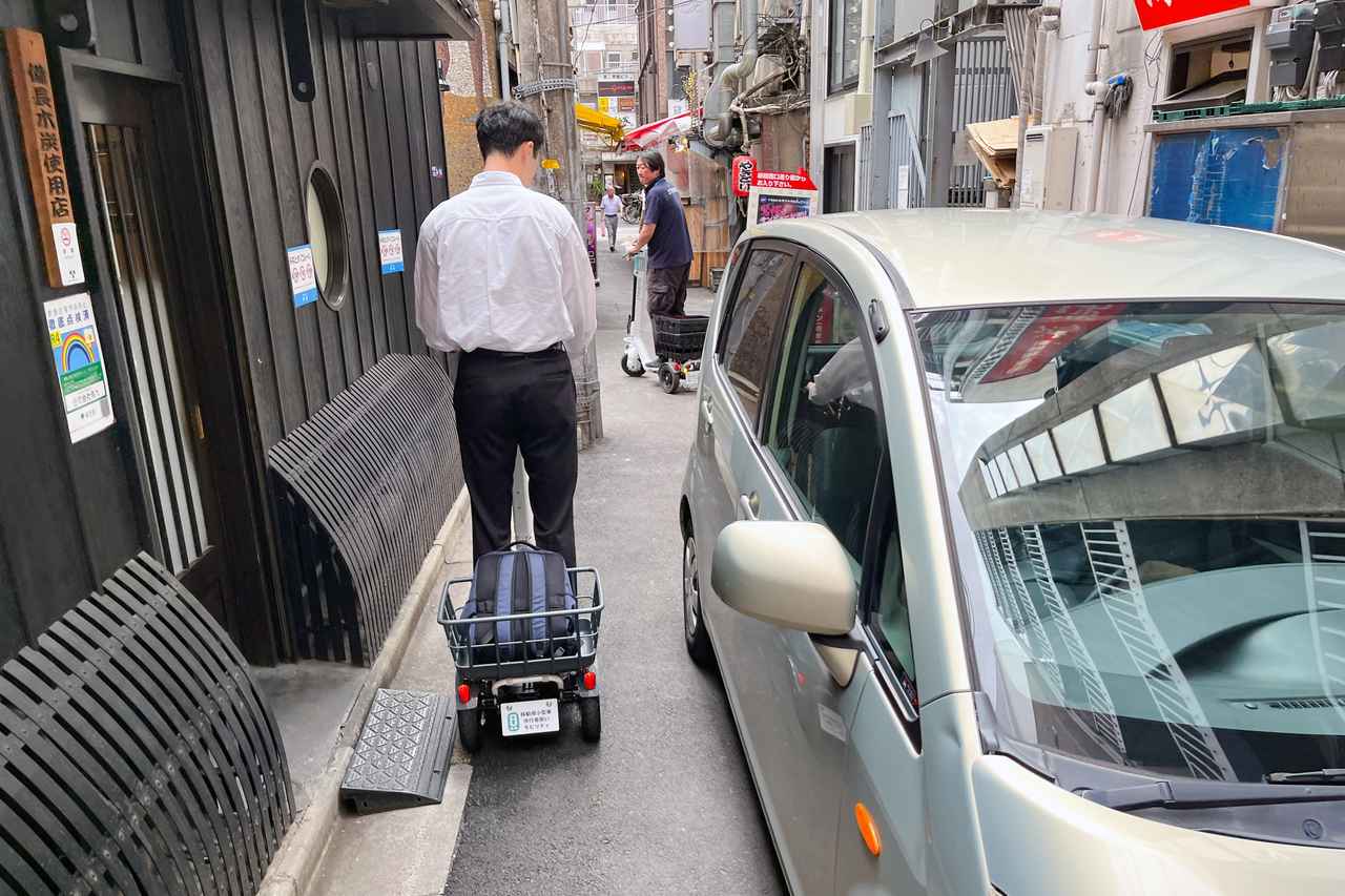 画像: 低速でも安定しているので、狭いスペースでも安全にゆっくりと通過できる。