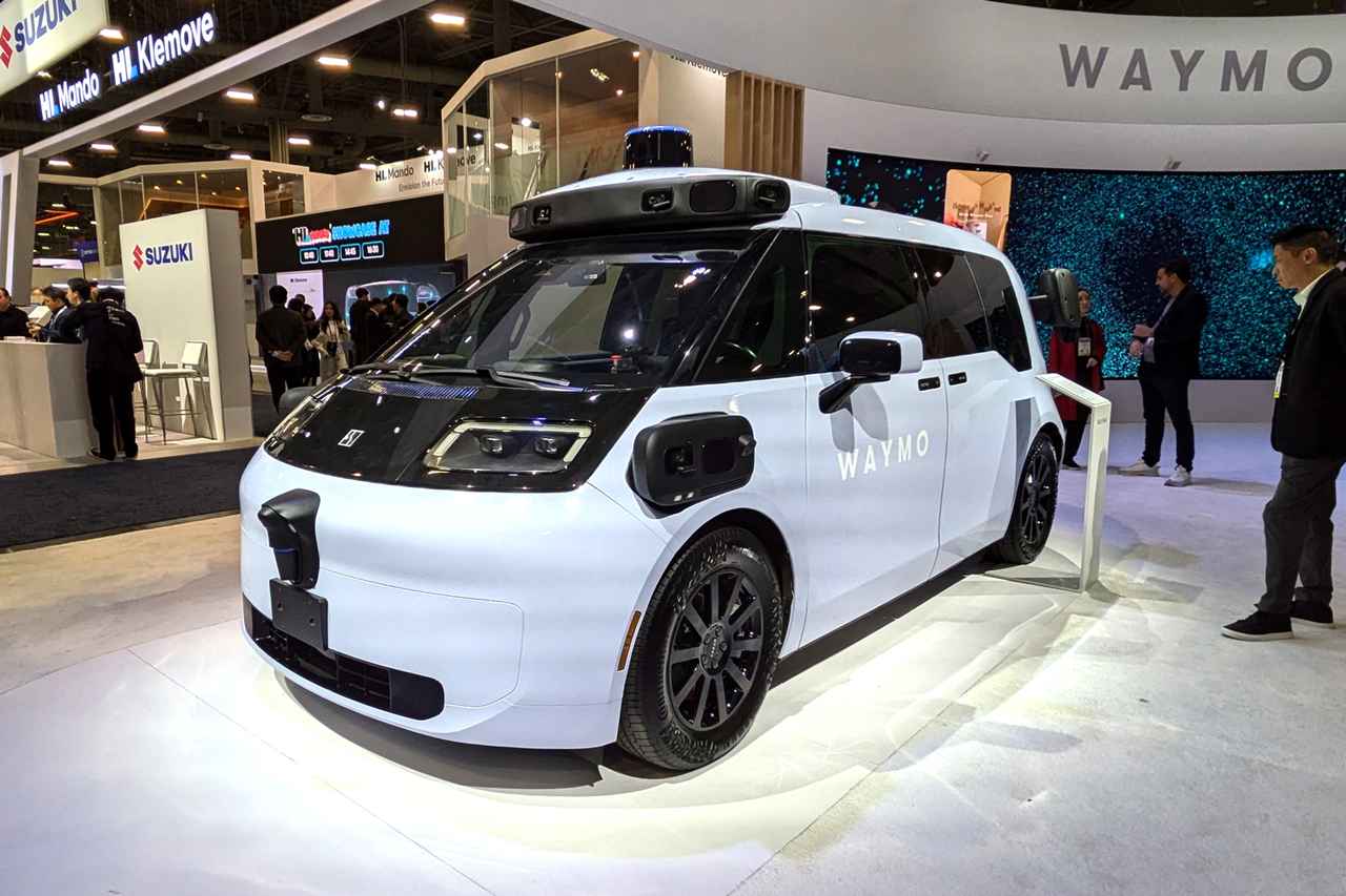 画像: ウェイモの第6世代のロボタクシーはZeekrのミニバンとなる（写真はCES2025の同社展示ブース）