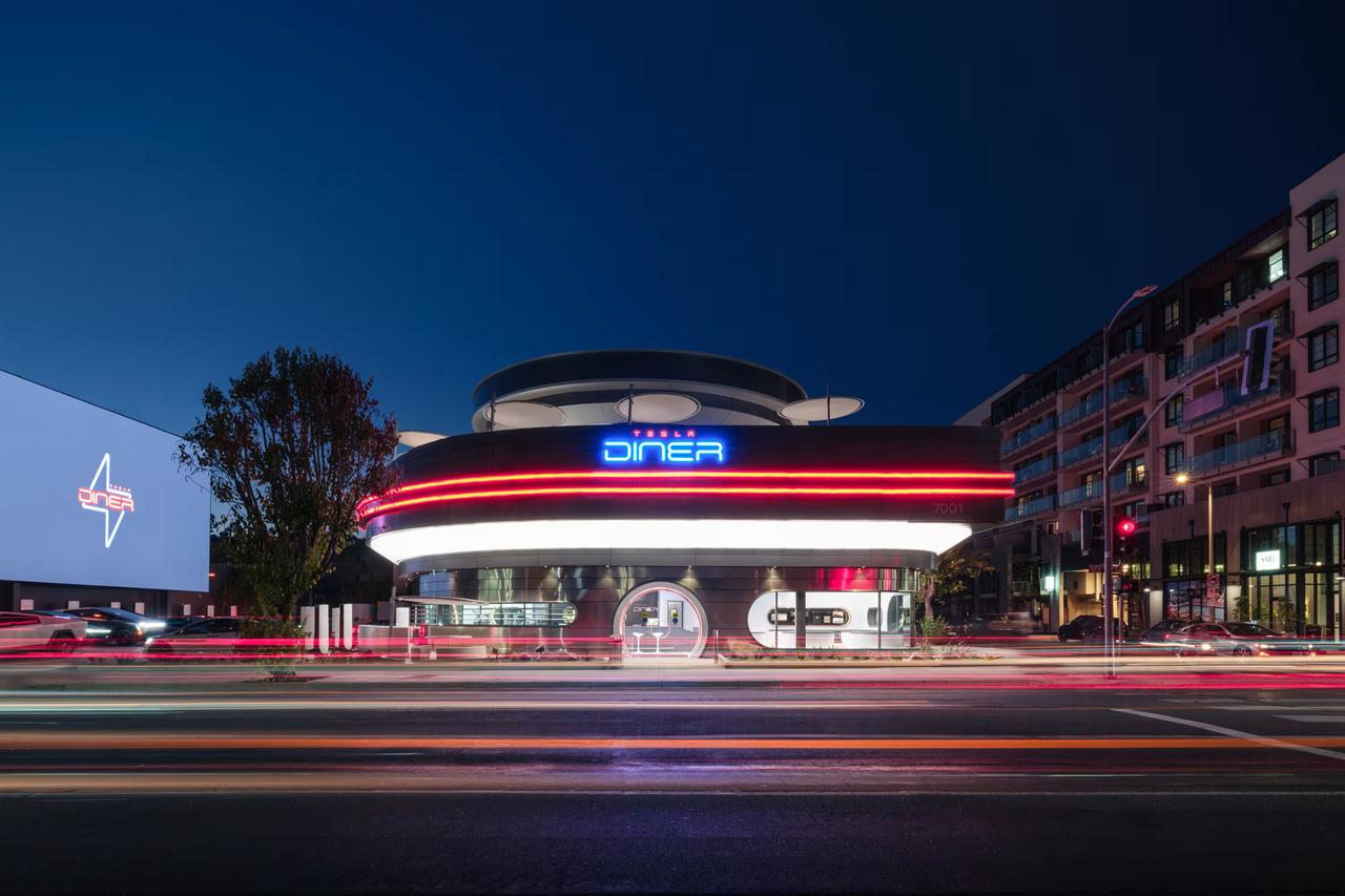 画像 : 2番目の画像 - テスラ ダイナー - スマートモビリティJP