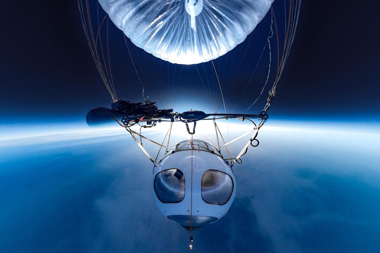 画像: 宇宙空間より低い成層圏ではあるものの「宇宙っぽい」要素のいくつかを体感できる。