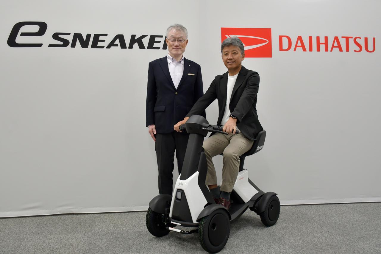 ダイハツがシニアカー「e-SNEAKER」を、全国のディーラーで発売。6km/h 