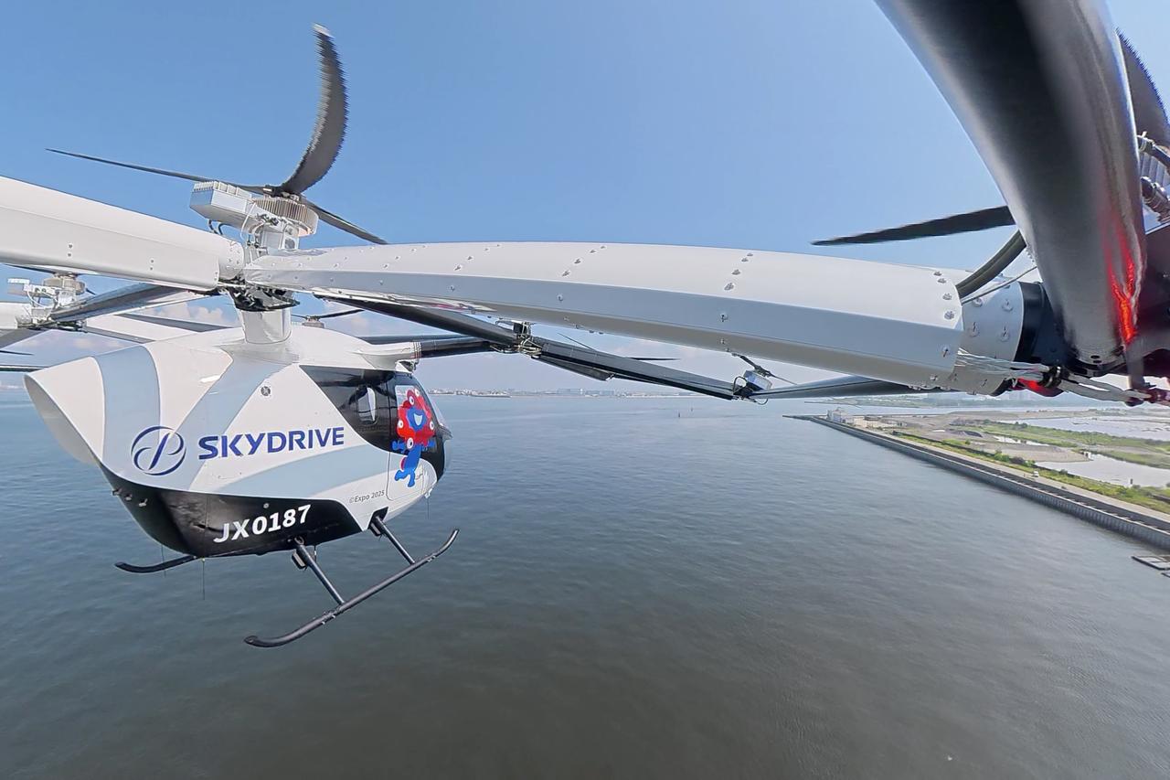 画像: 【動画】国産の空飛ぶクルマが海上での初飛行に成功。スカイドライブが万博会場外へのデモフライトを実施 - スマートモビリティJP