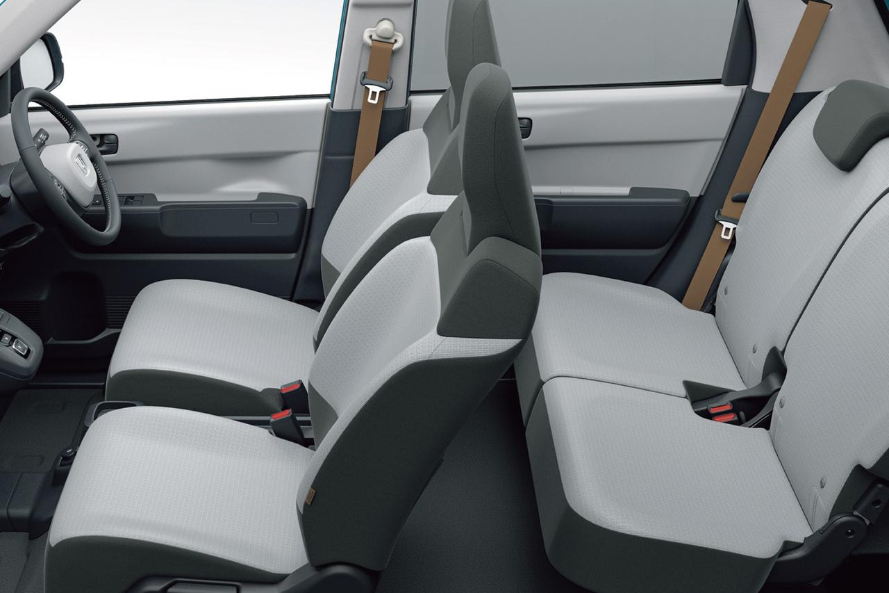 画像2: 良好な視界を提供するためインストパネル上部をフラット化。「e：G」はディスプレイレス（ナビレス）だが8インチのディスプレイオーディオをディーラーオプションに設定している。