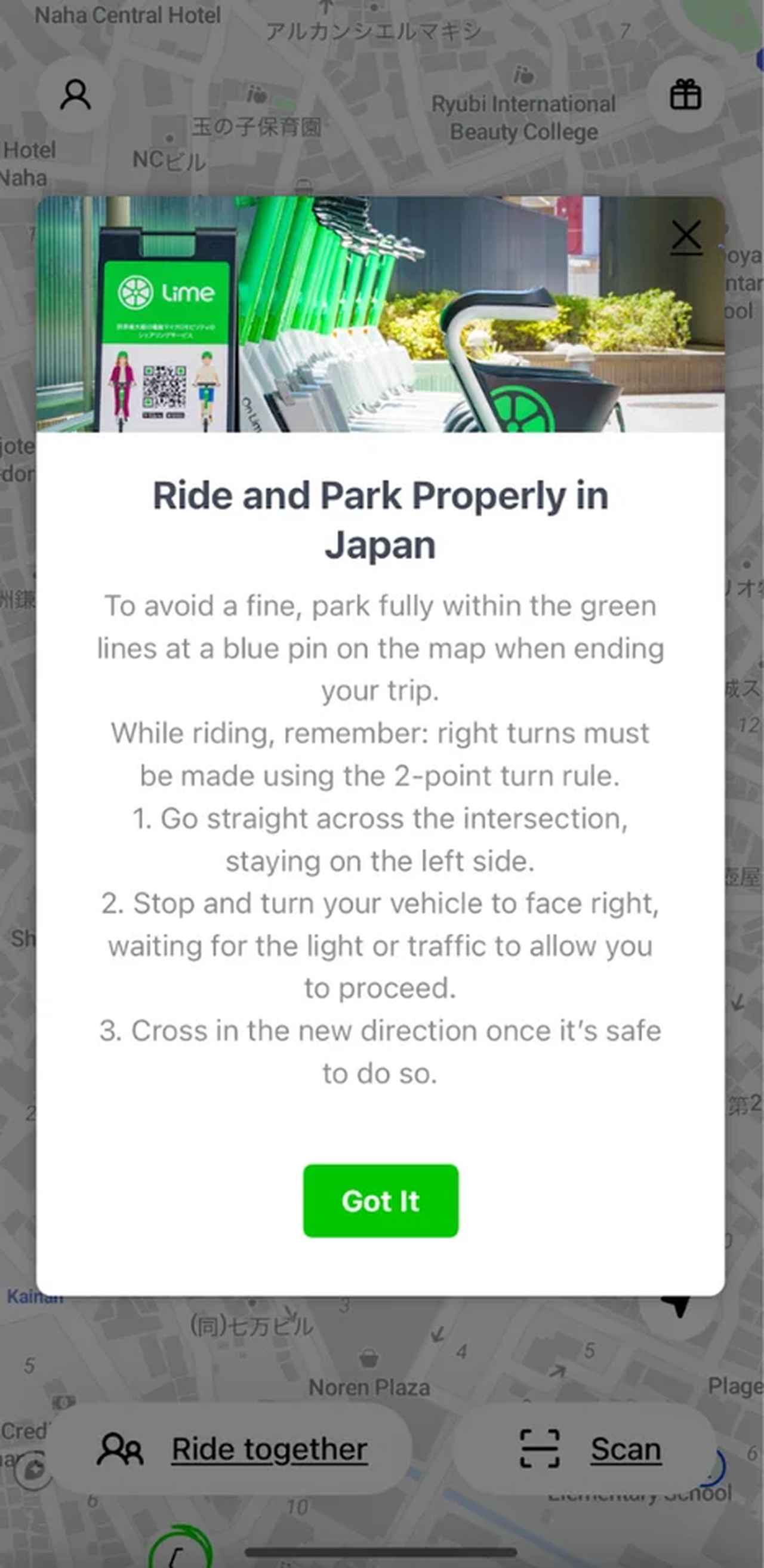 画像: 訪日外国人のLimeアプリの画面。日本到着後にLimeのアプリを起動すると、二段階右折厳守などといった日本独自の交通ルールや、駐輪枠内への返却の徹底について注意喚起画面が最初に立ち上がる。