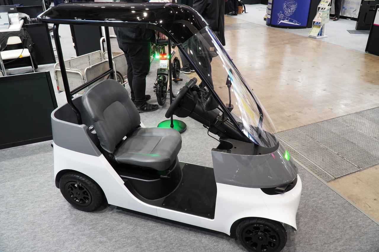 画像: 乗用車と同じシートポジション、乗車姿勢で運転できる。