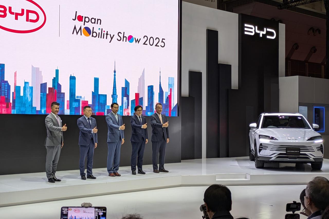 画像: BYDは輸入車販売経験豊富なスタッフを揃え、製品ラインアップの充実、100店規模の販売ネットワークとアフターサービス体制の充実に邁進中。