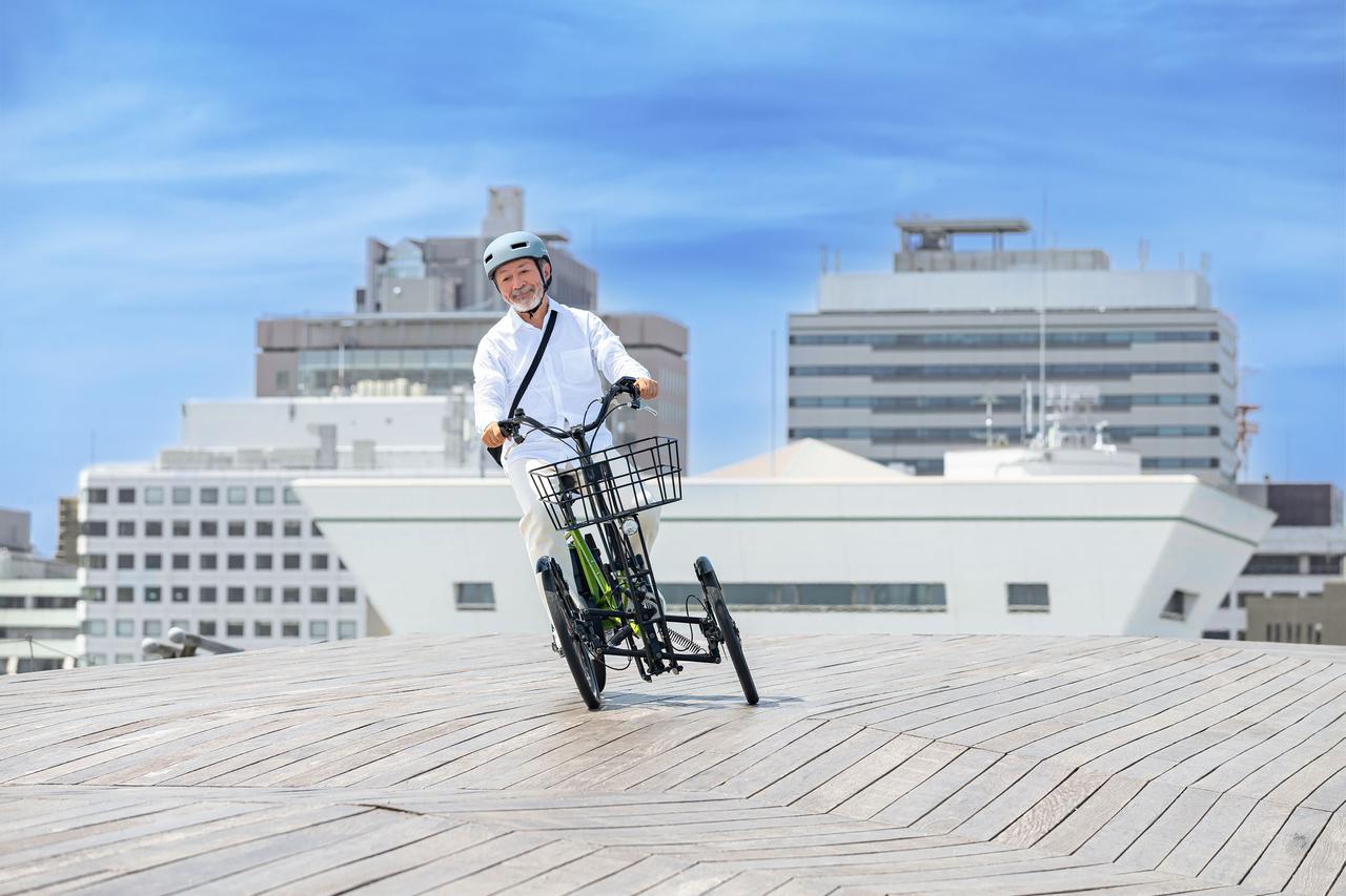 画像: カワサキが電動3輪アシスト自転車「ノスリス」の2025年モデルを発表。バッテリー強化で航続距離を延伸 - スマートモビリティJP