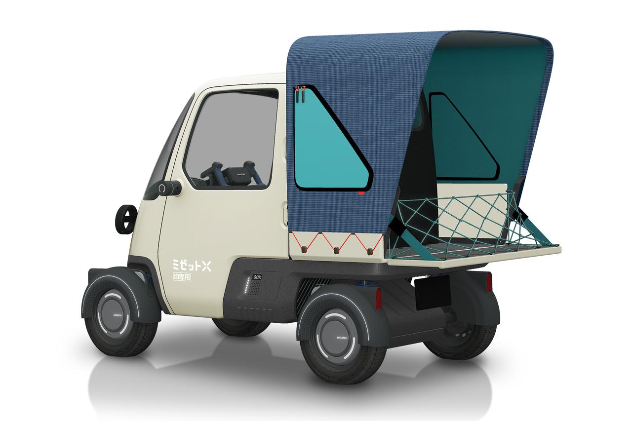 画像: 大阪バージョンでは、荷室部分にポケットフラップやあおりを搭載し、ワンシーター化、大阪城マークを採用するなど、特別な仕様となっている。