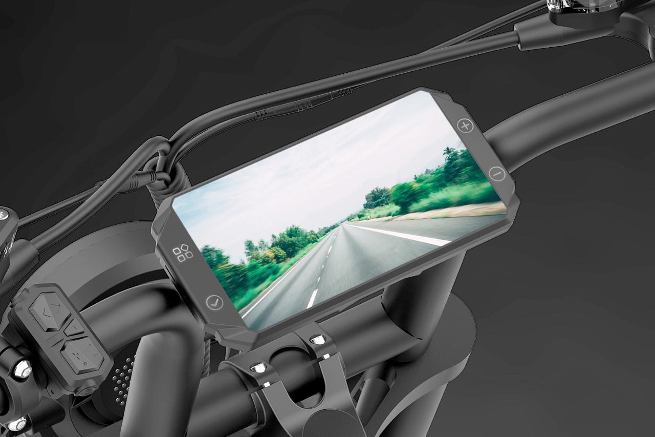 画像: ドライブレコーダー機能付きカメラ内蔵大画面ディスプレイを搭載。映像データはSDカードに保存される。