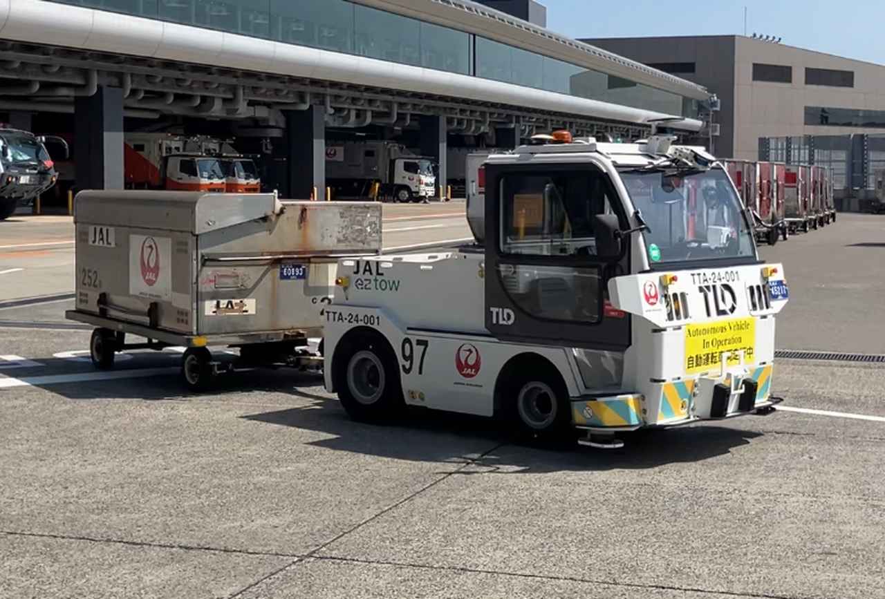 画像: 成田空港のトーイングトラクター（TractEasy製）