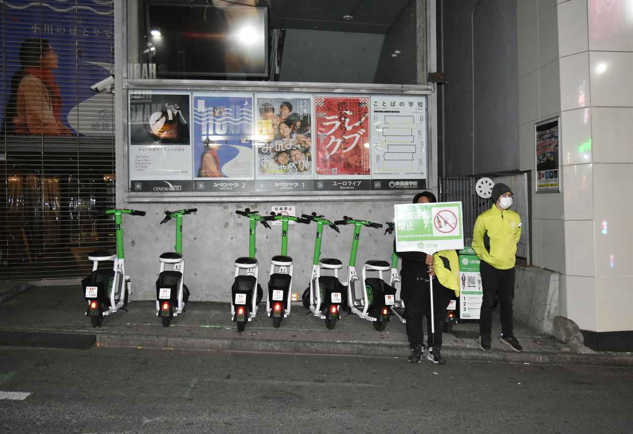 画像: 専門スタッフによる、渋谷での夜間パトロールの様子。システム面では対応が難しい、飲酒運転などに対しては、人的要素でカバーする。