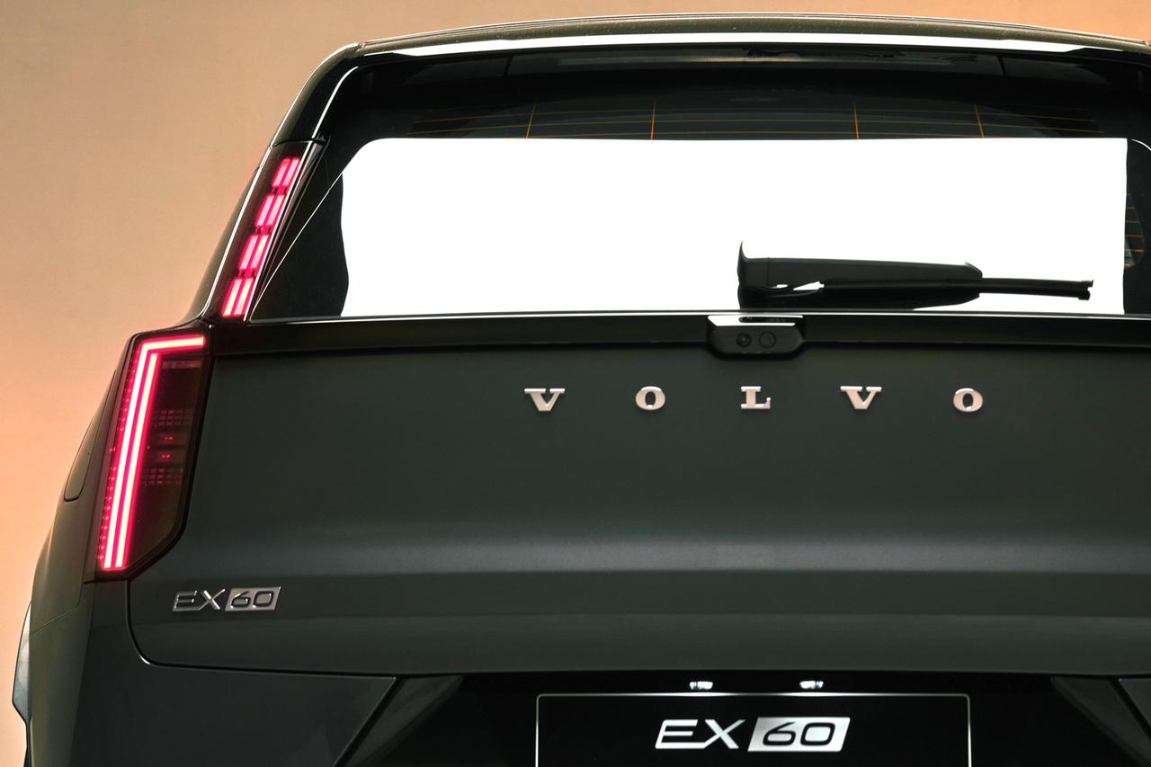 ボルボの次世代BEV、EX60、そしてEX60クロスカントリーも同時に世界初