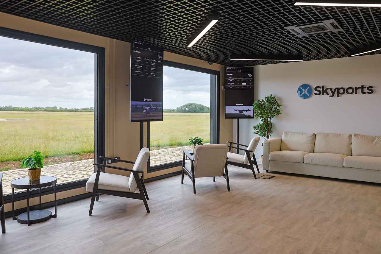 画像: Skyportsの旅客ターミナル内観イメージ（※写真は英国Bicester Motionのターミナル施設）