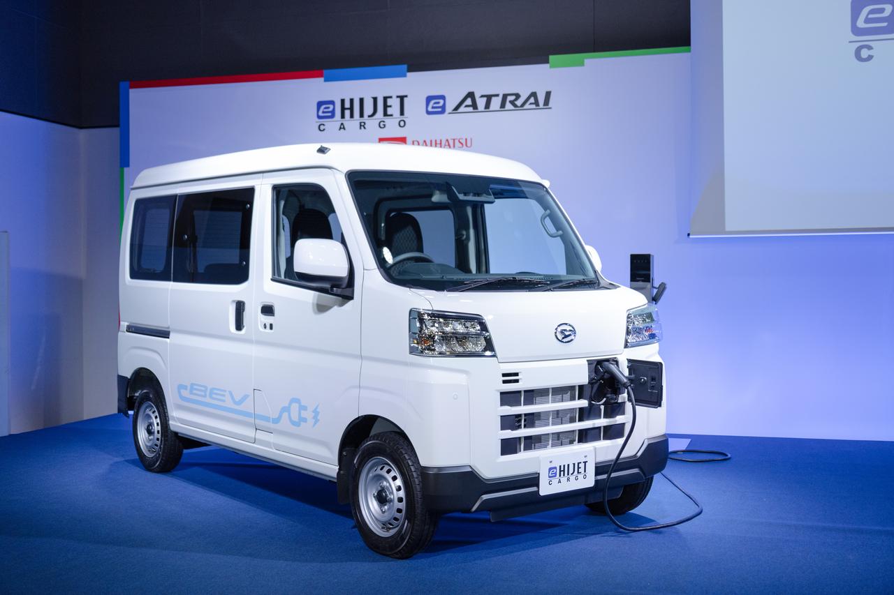 ダイハツ初の量産EV、乗用の「e-アトレー」と商用の「e-ハイゼット