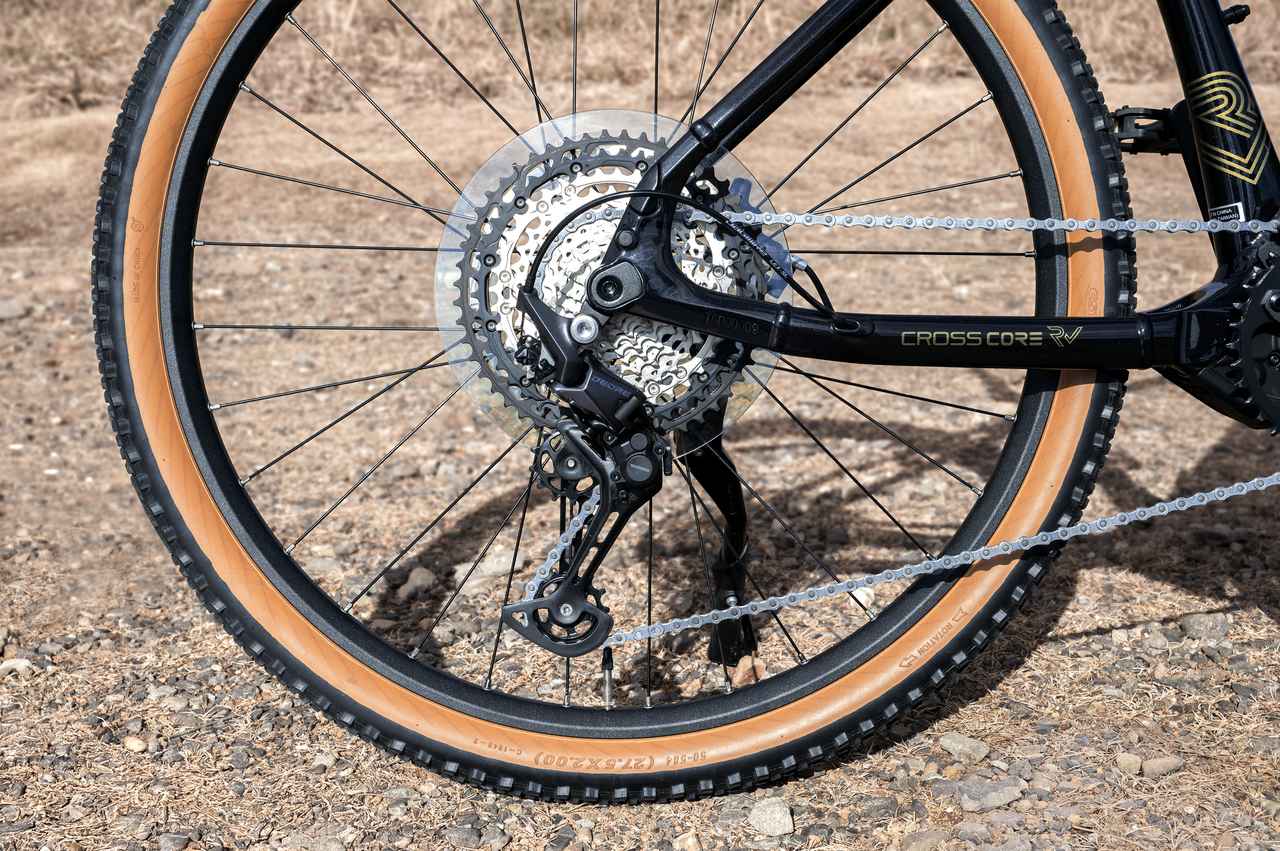 画像: ドライブトレーンには信頼性に優れるシマノ製1×12sを採用。リアのカセットスプロケットはワイドな10-51Tを採用し、急坂も難なく走ることが可能だ。