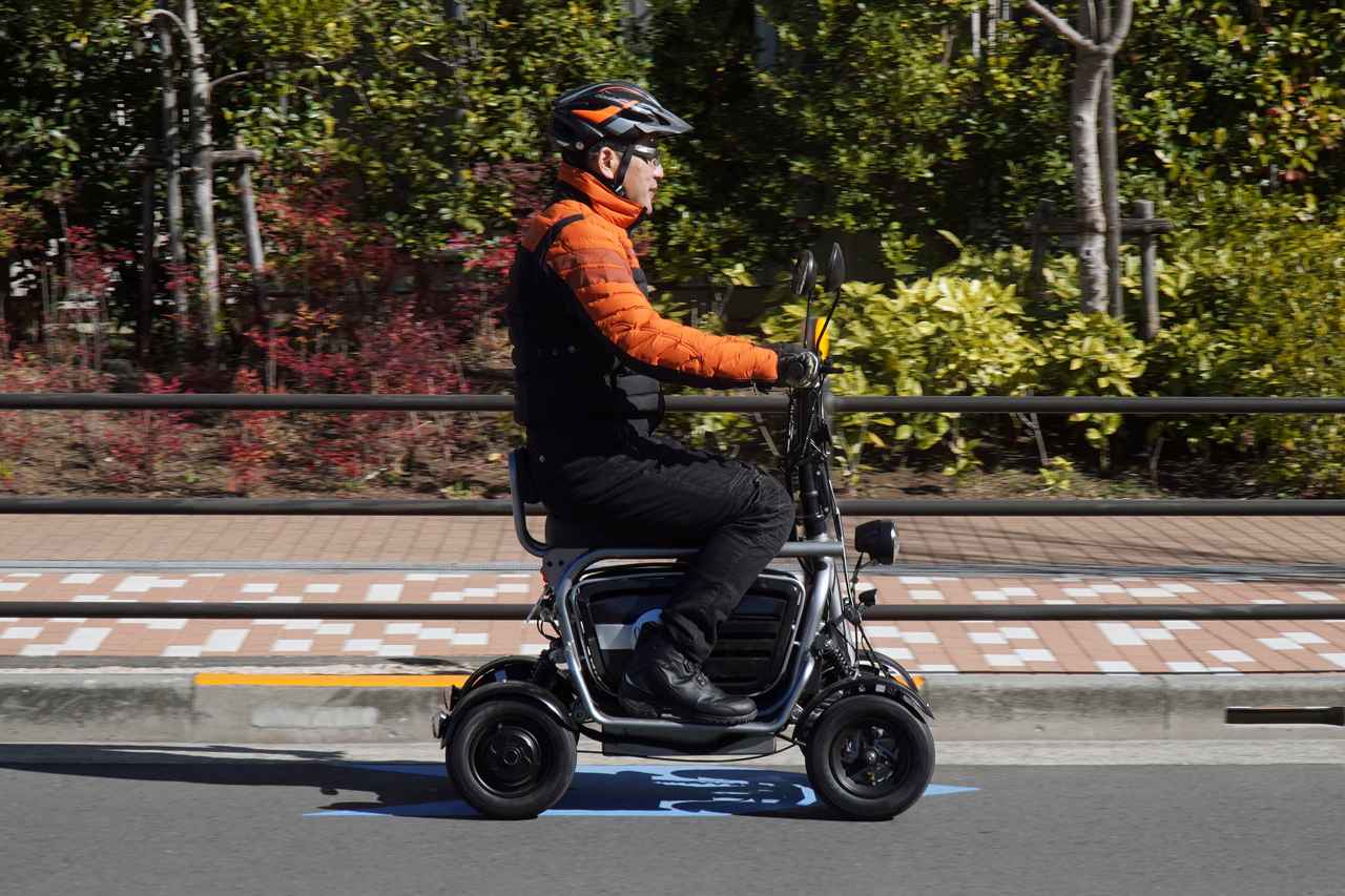 画像: 跨って乗るため、バギーに乗っているような爽快感を味わえます。