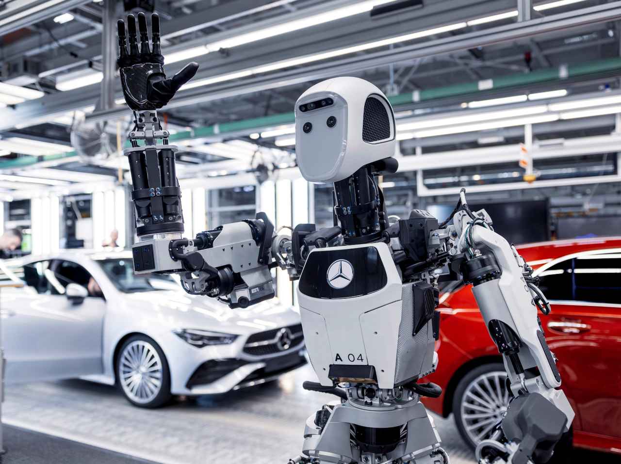 画像: ヒューマノイド ロボットがクルマを作る。メルセデス・ベンツが生産工場に試験導入へ - スマートモビリティJP