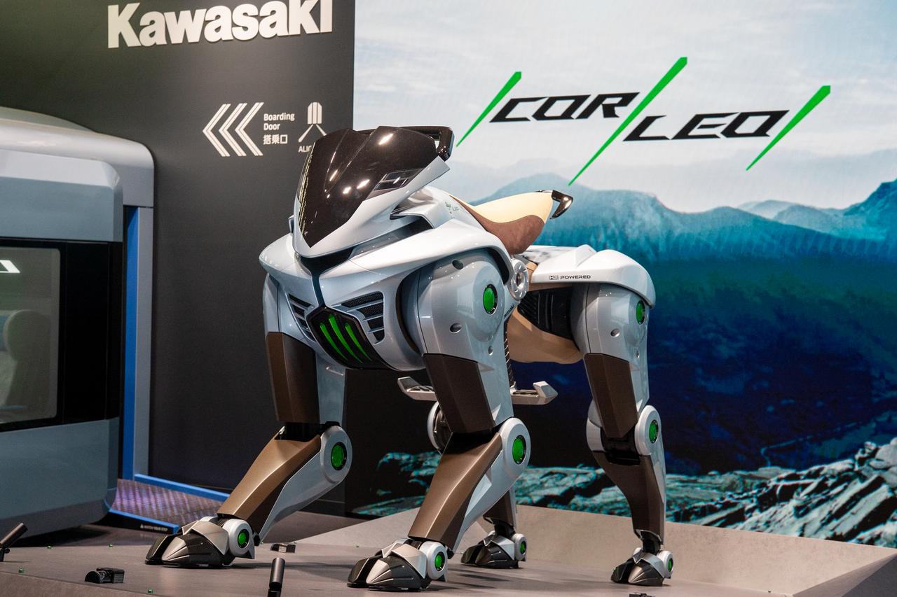 画像: 川崎重工、騎乗スタイルの1人乗り四足歩行ロボット「コルレオ」の開発着手。大阪万博での反響受け2035年の製品化を目指す - スマートモビリティJP