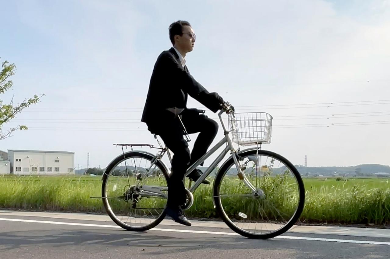 画像: 平地の巡航であれば、スーツのアシストだけでも維持できる。停車時はそのパワーを振り切って足の動きを止めなくてはならないので、