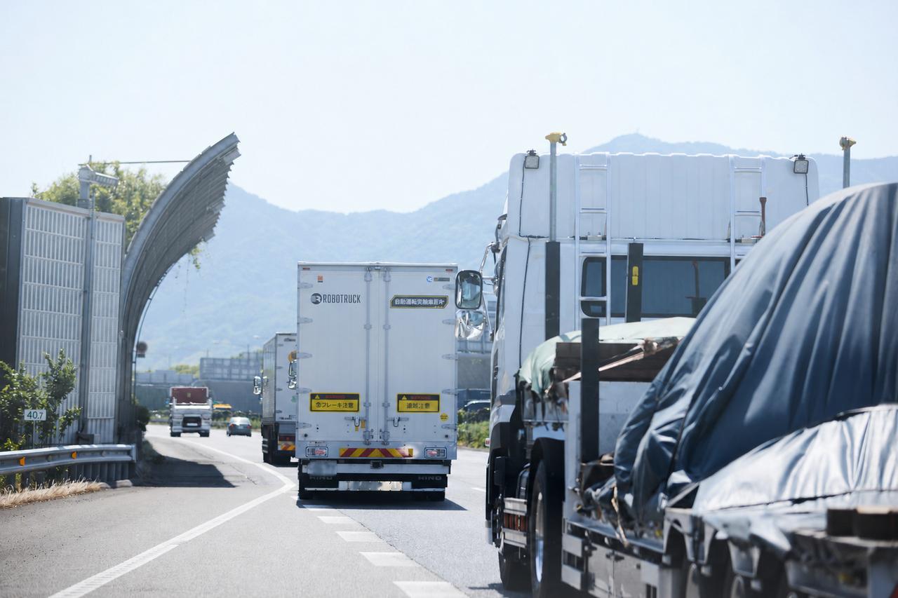 画像: 本線合流や車線維持、車間距離の調整などの複数の走行シチュエーションをクリアしている。
