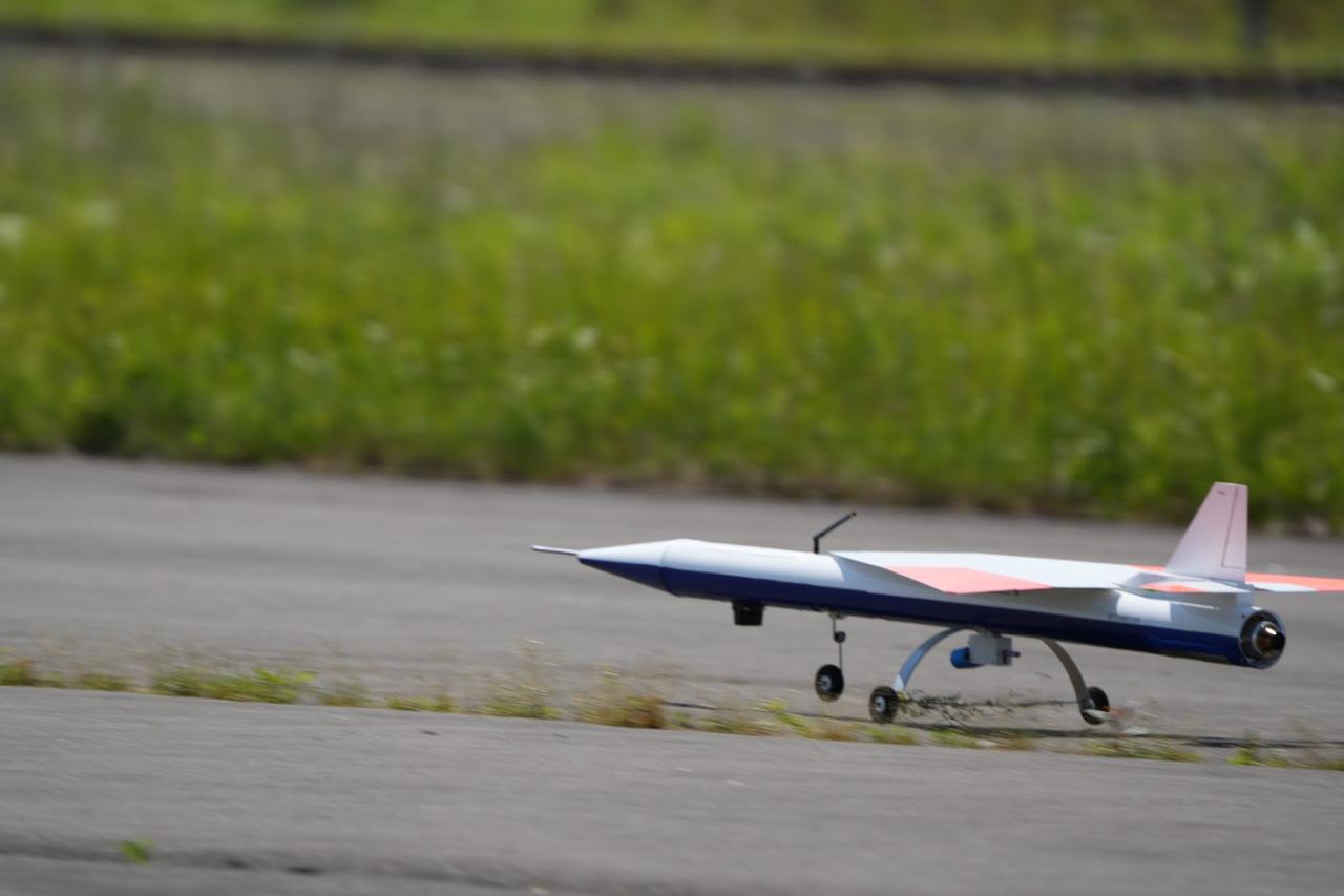 画像: 室蘭工大、小型無人ジェット機の完全自動飛行に成功。将来は超音速機へのステップアップを見込む - スマートモビリティJP