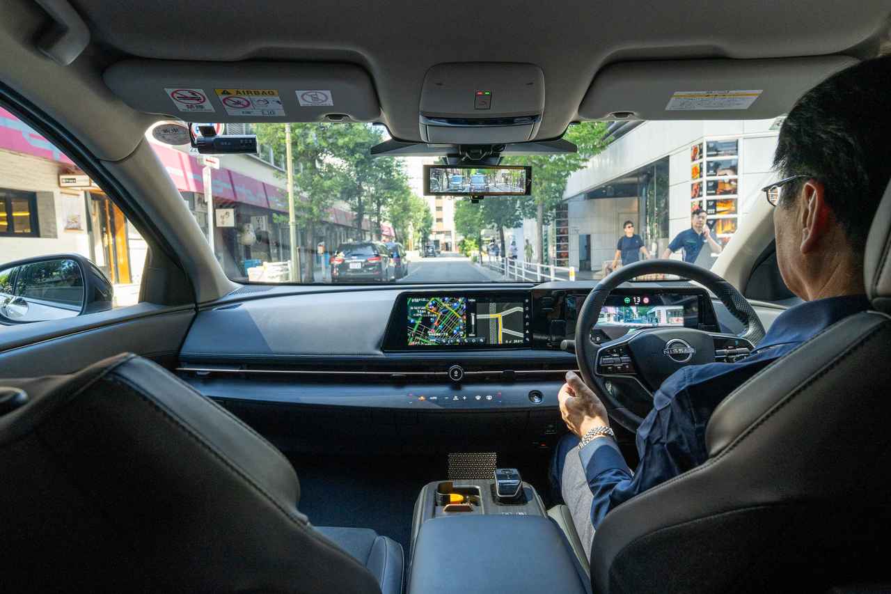 画像: 自動運転システムを搭載するが、セーフティドライバーとして乗務員が同乗する。