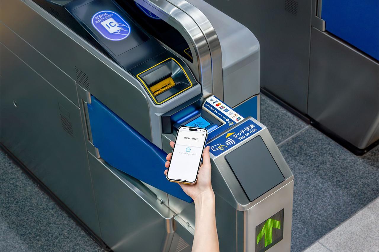 画像: 利用手順はシンプル。Vポイントアプリで事前設定後、乗車時にタッチ決済のマーク部分にかざすだけでポイントが貯まる。