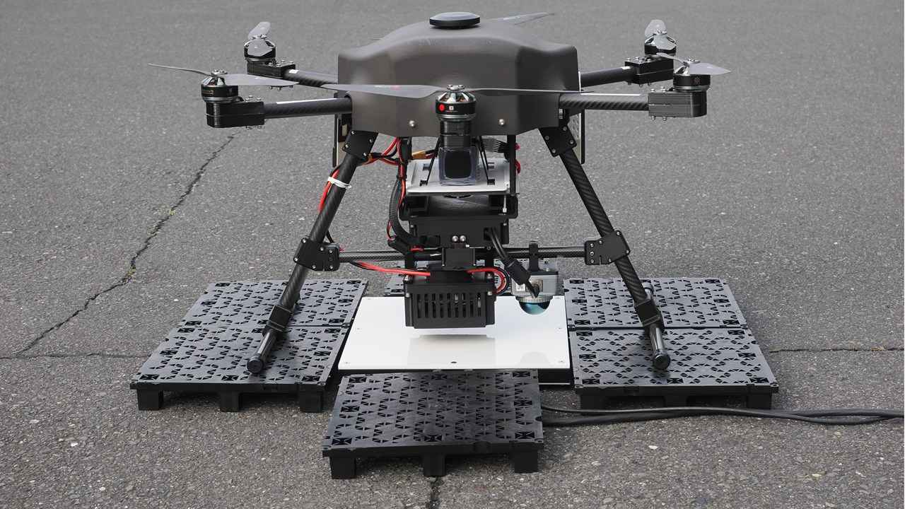 画像: 500Wワイヤレス充電に対応した産業用ドローンの実証開始。自動充電・自動再開システムで省人化を目指す - スマートモビリティJP