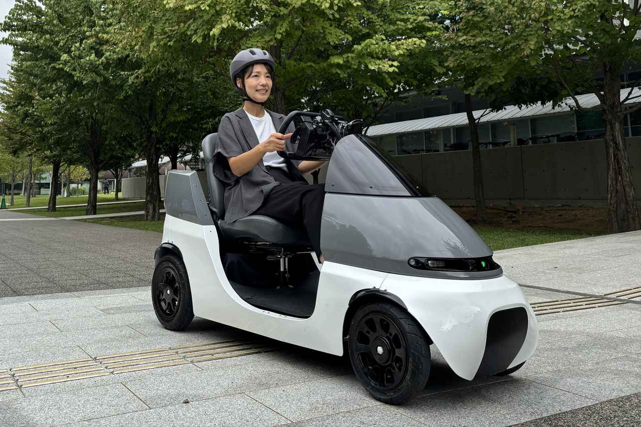 画像: 乗用車と同じシートポジション・乗車姿勢で運転できる。