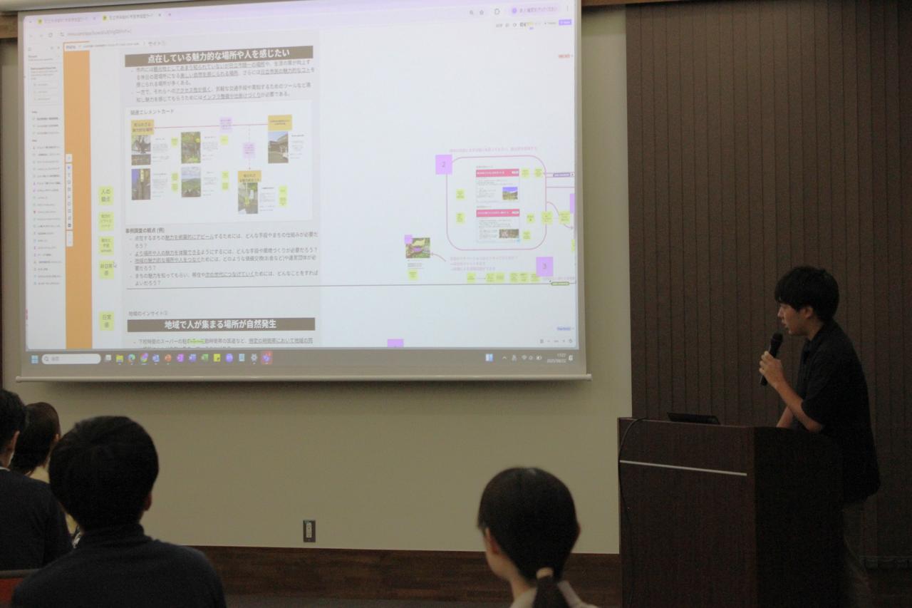 画像: D班発表の様子