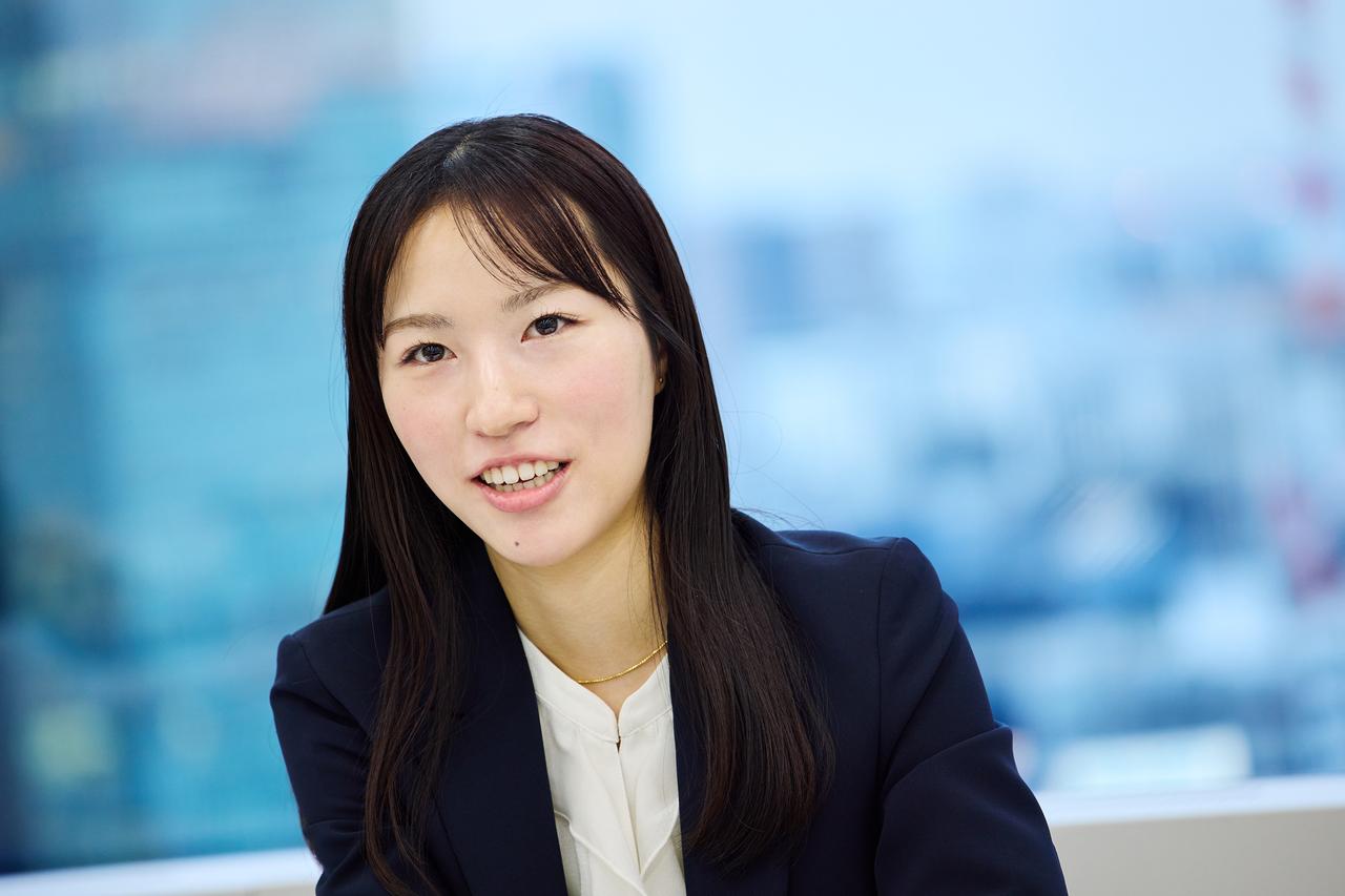 画像: 飯塚 彩（日立製作所　AI＆ソフトウェアサービスビジネスユニット　クラウドエンジニアリング本部　クラウドデリバリプラットフォーム部）