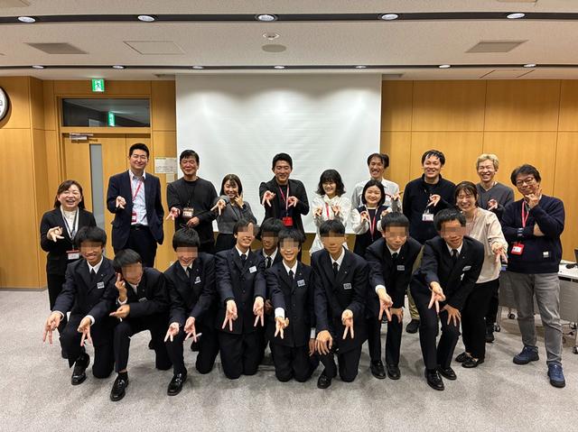 画像: クロージング後の集合写真　みんな笑顔！