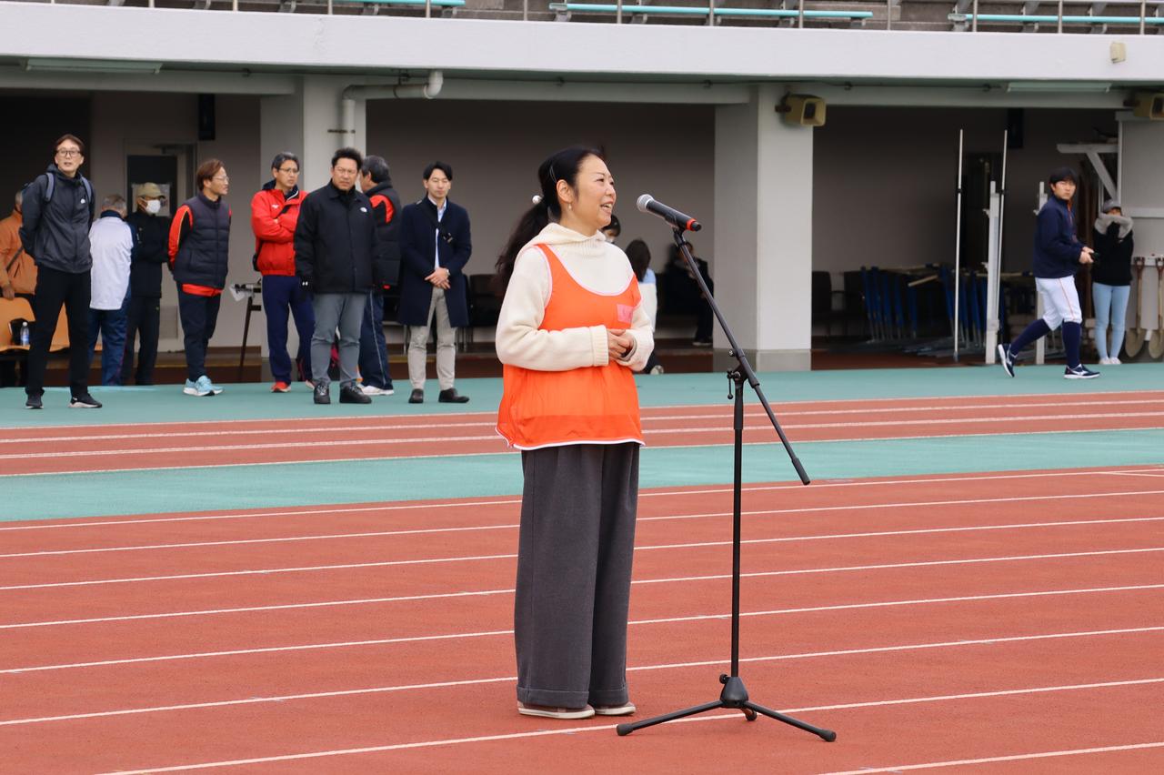 画像: 開会の挨拶をする馬島さん
