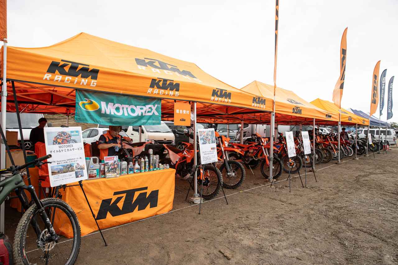 画像1: ホスピタリティテントをライダーに開放