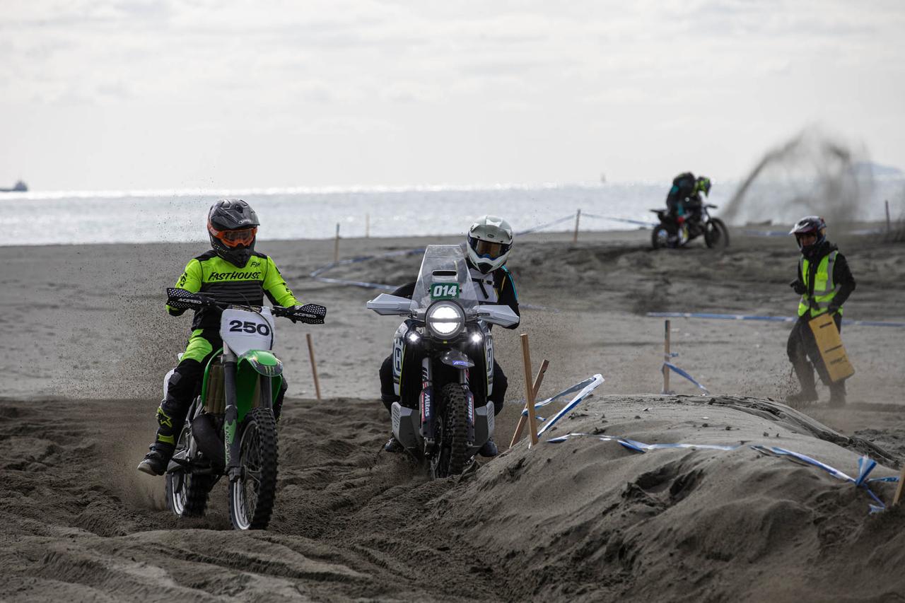 画像1: デカイバイクで、サンドを走るということ