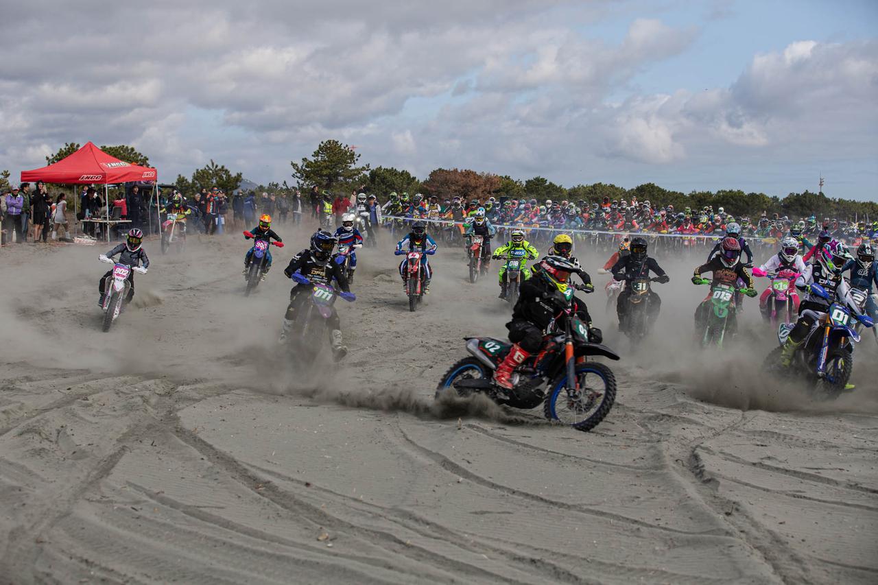 画像: クラスの最後尾から悠々スタートする平田