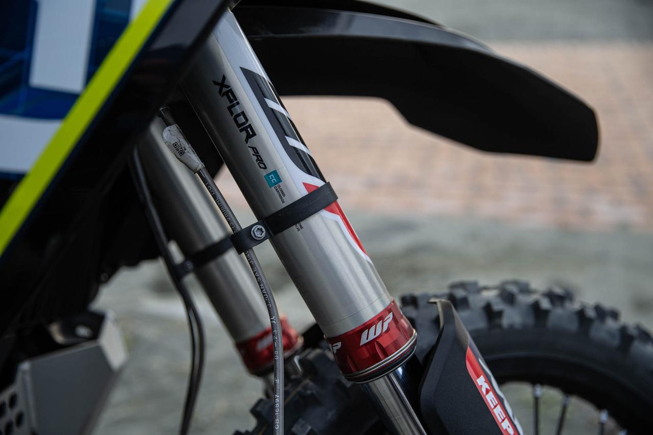 画像: WP PRO COMPONENTSを投入。エンジンだけでなく足回りにも手が入った、パーフェクトなNorden 901 Expeditionである