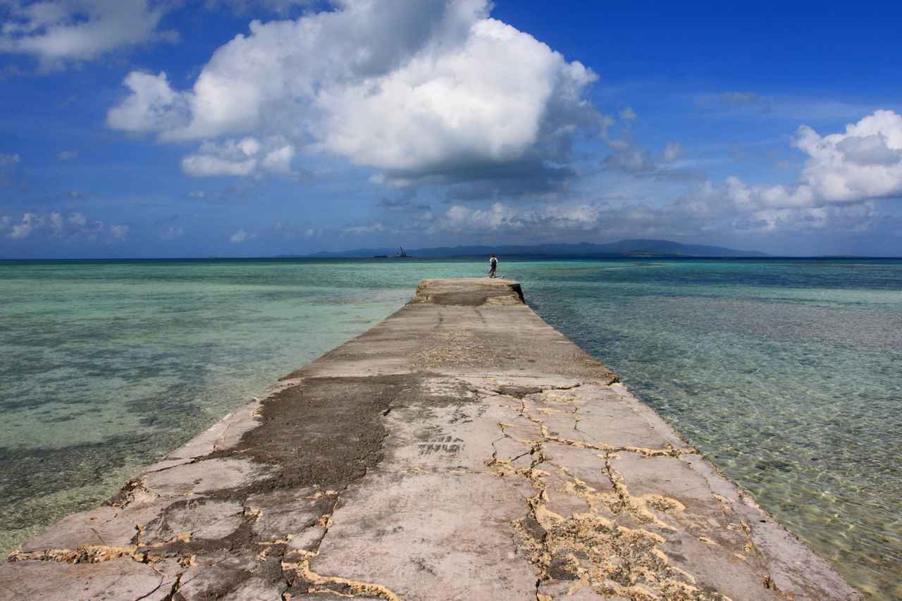 画像: 何もない桟橋だけれど夕方になると観光客が集まってくる