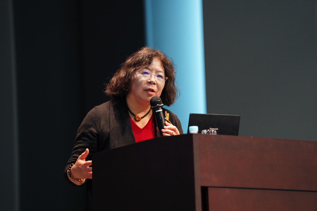 画像: 「赤ちゃんはどのように言語を習得するのか」。今井さんご自身の研究成果からお話しいただいた