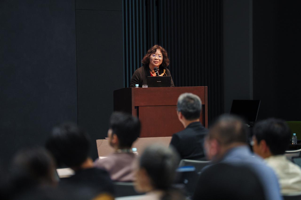 画像: 講演の後半は、人間の意思決定の特徴である「アブダクション」を軸に話題が展開した