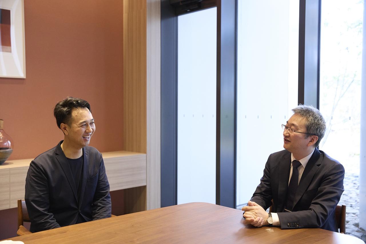 画像: 写真左から鈴木造園 鈴木洋平 代表取締役、研究開発グループ Managing Director 花岡誠之