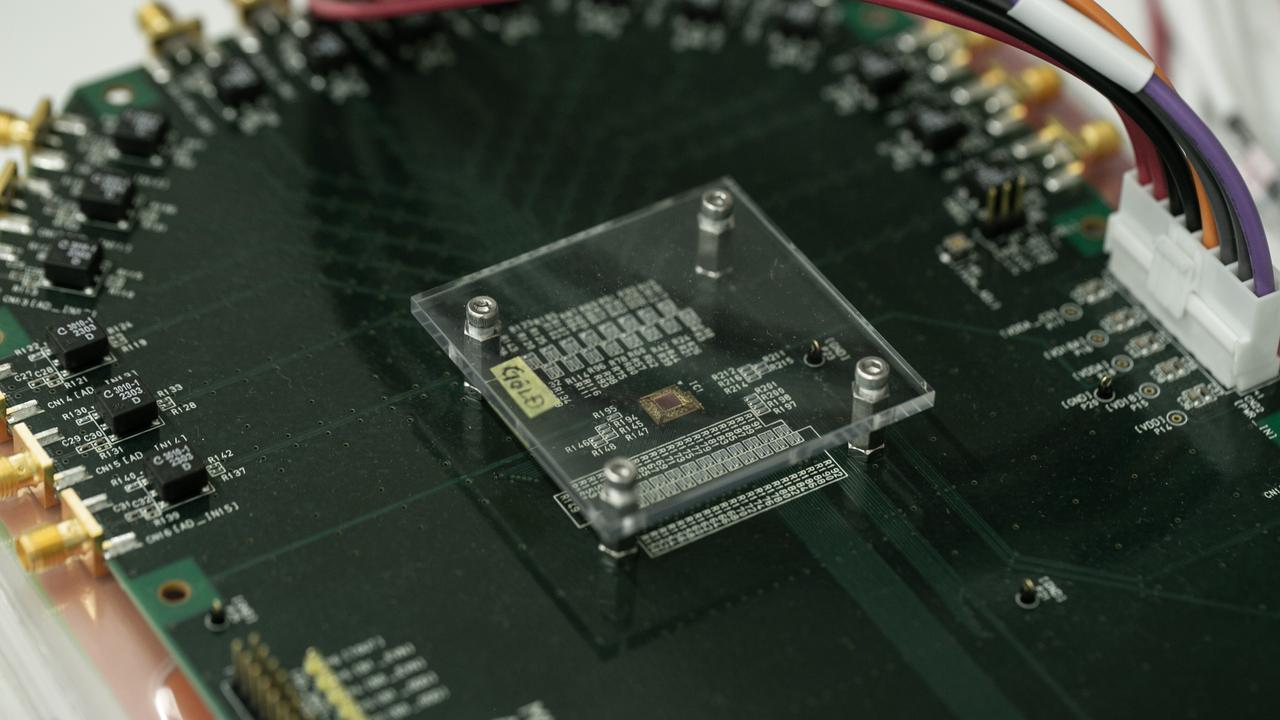 画像2: 「現場」の装置を低消費電力で知能化するAI半導体へ
