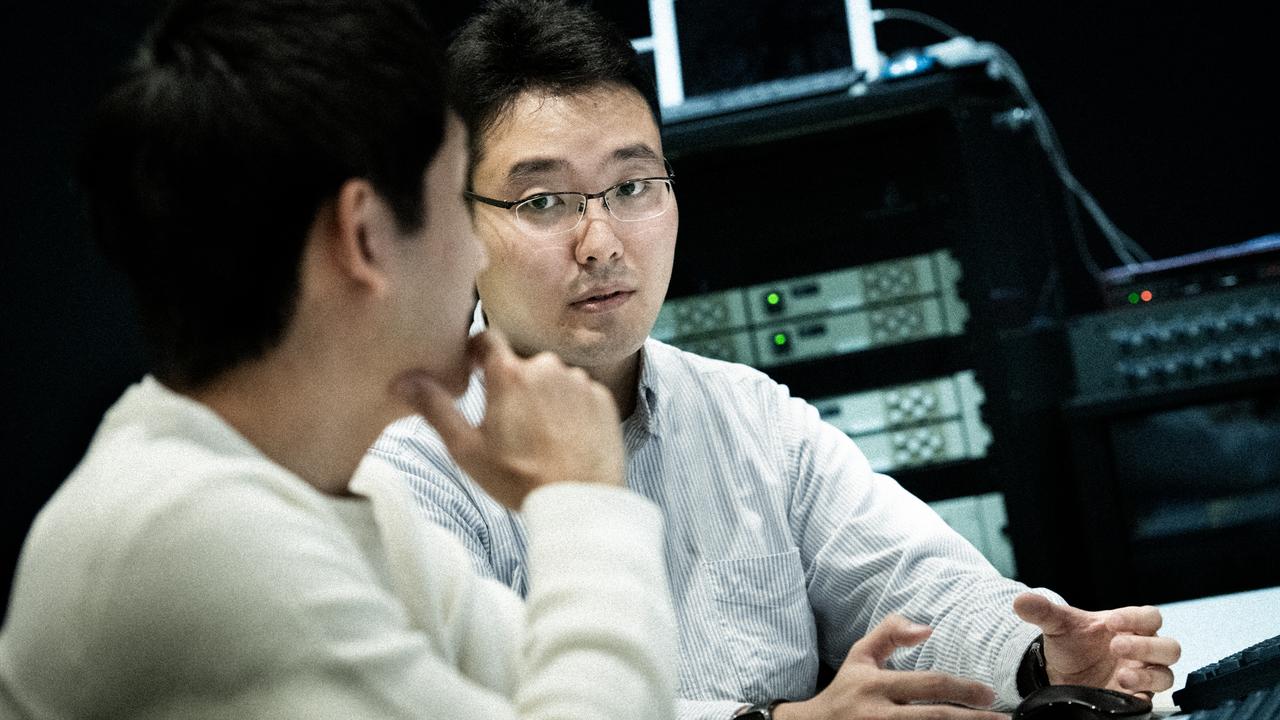 画像2: A youth with an interest in physics and another youth fond of personal computers meet up at Hitachi