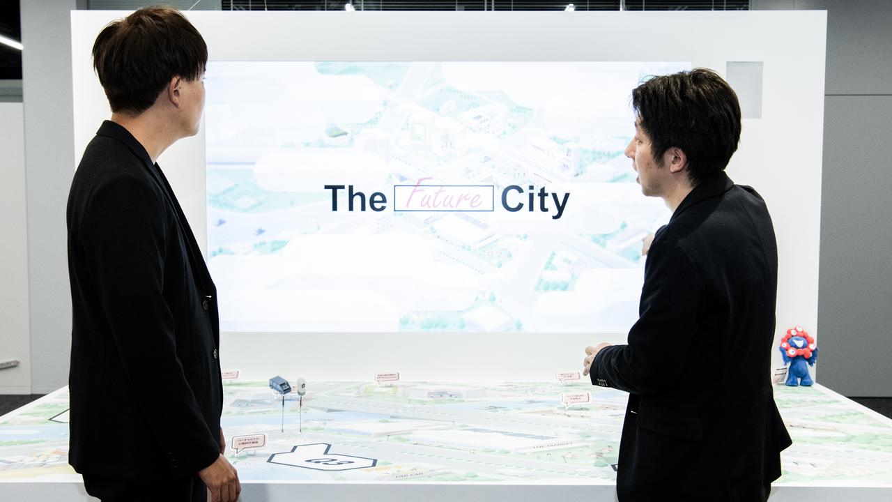 画像1: Going back and forth between the cyber and physical worlds to create our own future