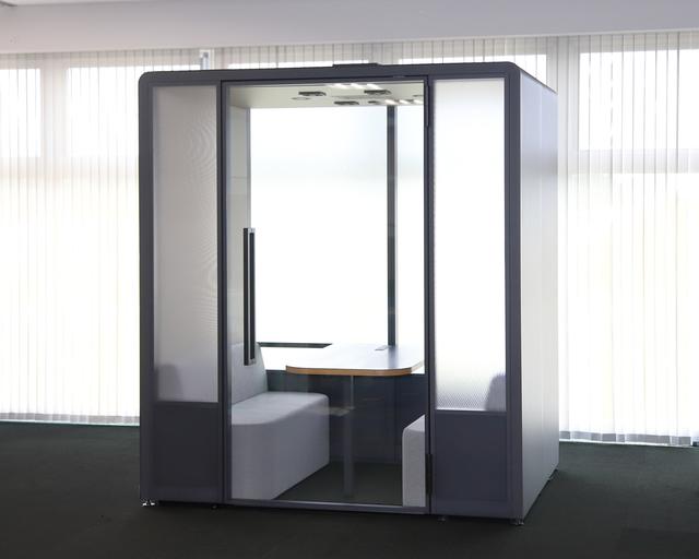 画像: Prototype video conferencing booth made from recycled glass recovered from photovoltaic panels (exterior)