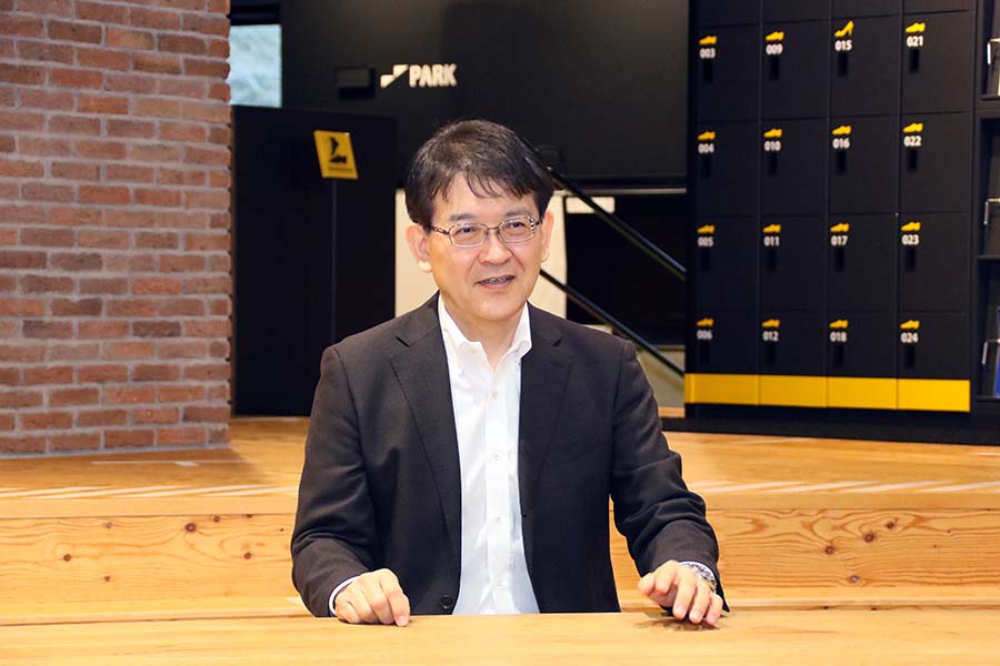 画像: Dr. Nonaka discusses the initiatives behind the discussion paper.