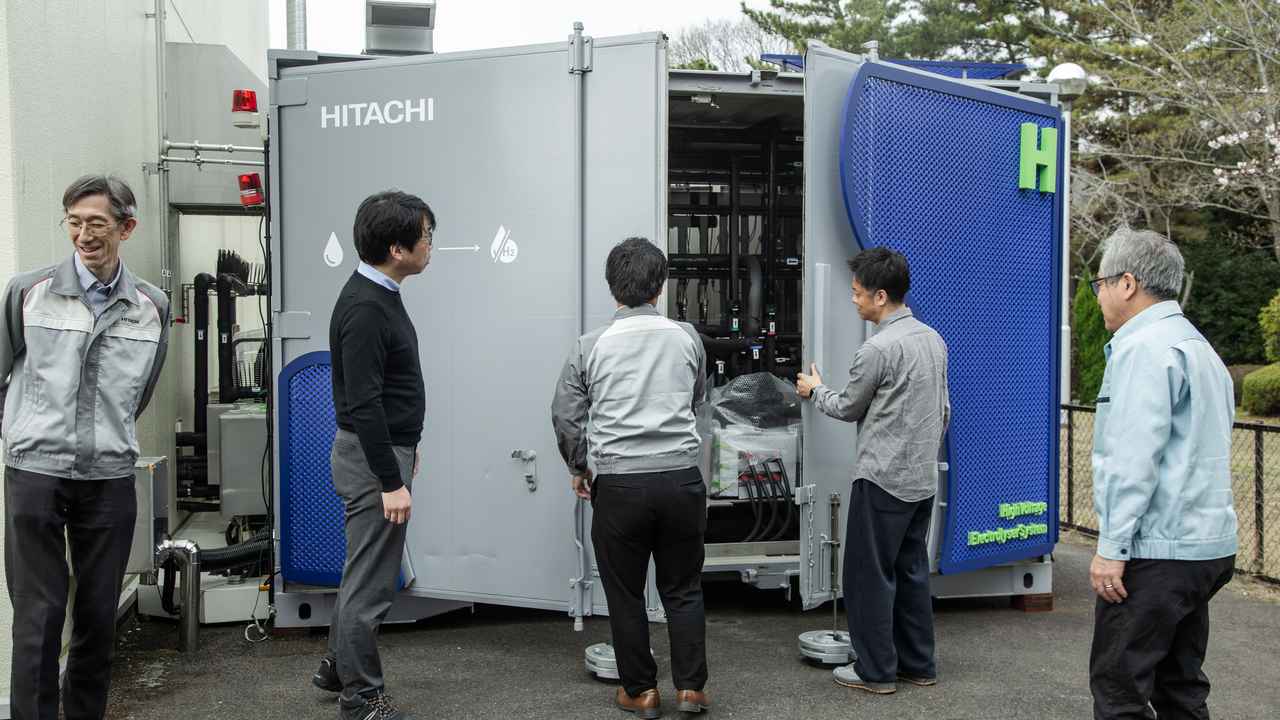 画像2: The stress and satisfaction of conducting high-risk tests